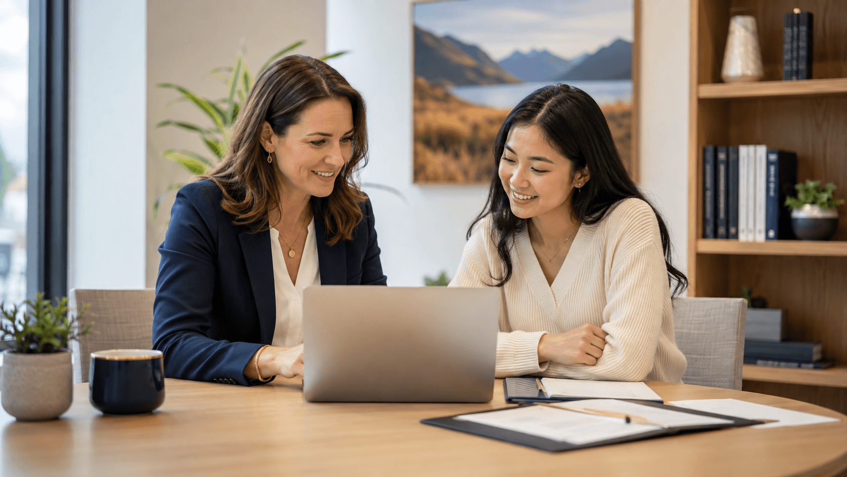 UStudy adviser speaking with a student