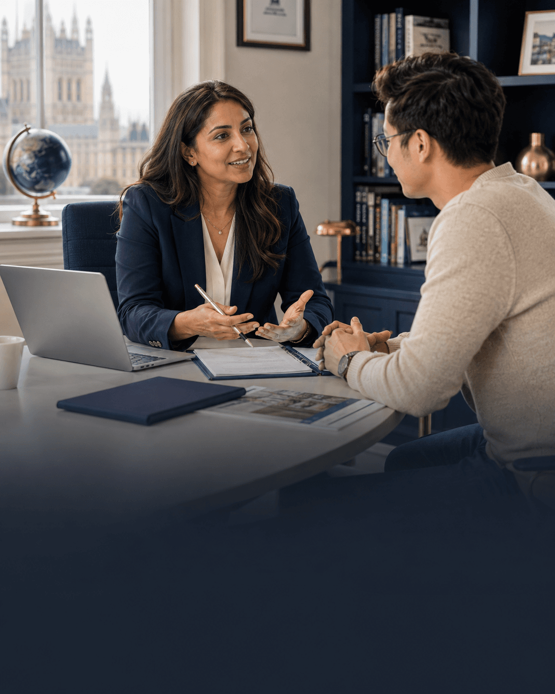 UStudy adviser speaking with a student